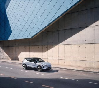 El Volvo EX30 es el nuevo SUV eléctrico asequible que arranca en los 36.000 euros