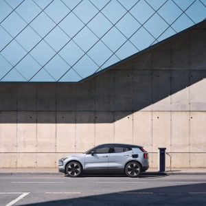 El Volvo EX30 es el nuevo SUV eléctrico asequible que arranca en los 36.000 euros