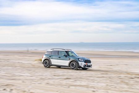 MINI Cooper S Countryman ALL4 Uncharted Edition: despedida multicolor