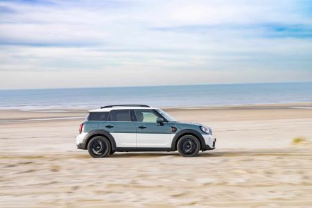 MINI Cooper S Countryman ALL4 Uncharted Edition: despedida multicolor