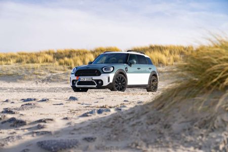 MINI Cooper S Countryman ALL4 Uncharted Edition: despedida multicolor