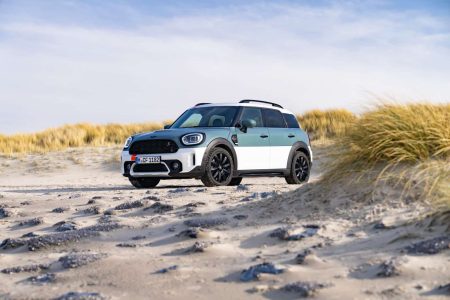 MINI Cooper S Countryman ALL4 Uncharted Edition: despedida multicolor