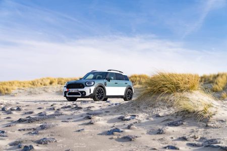 MINI Cooper S Countryman ALL4 Uncharted Edition: despedida multicolor