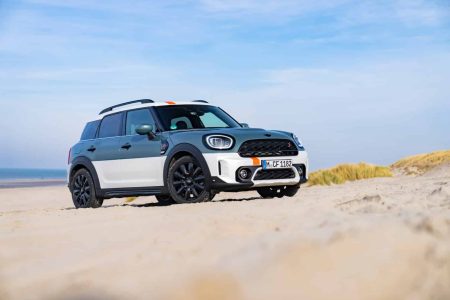 MINI Cooper S Countryman ALL4 Uncharted Edition: despedida multicolor