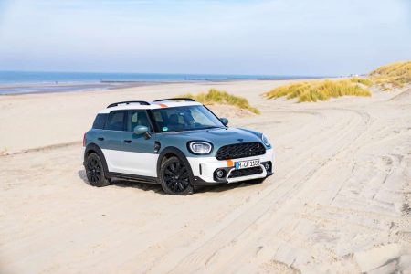 MINI Cooper S Countryman ALL4 Uncharted Edition: despedida multicolor