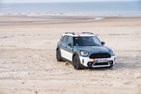 MINI Cooper S Countryman ALL4 Uncharted Edition: despedida multicolor