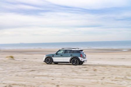 MINI Cooper S Countryman ALL4 Uncharted Edition: despedida multicolor