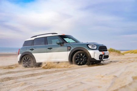 MINI Cooper S Countryman ALL4 Uncharted Edition: despedida multicolor