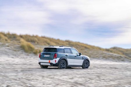 MINI Cooper S Countryman ALL4 Uncharted Edition: despedida multicolor