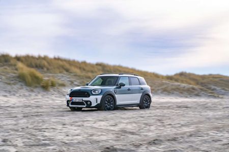 MINI Cooper S Countryman ALL4 Uncharted Edition: despedida multicolor