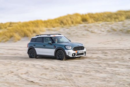 MINI Cooper S Countryman ALL4 Uncharted Edition: despedida multicolor