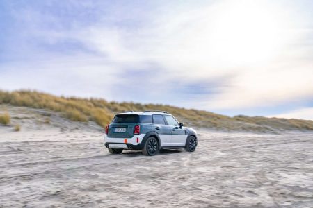 MINI Cooper S Countryman ALL4 Uncharted Edition: despedida multicolor