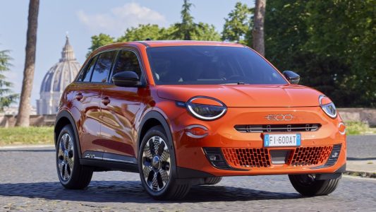 El Fiat 600 ya es oficial: crossover eléctrico con más de 400 kilómetros de autonomía