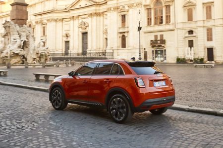 El Fiat 600 ya es oficial: crossover eléctrico con más de 400 kilómetros de autonomía
