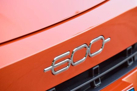 El Fiat 600 ya es oficial: crossover eléctrico con más de 400 kilómetros de autonomía