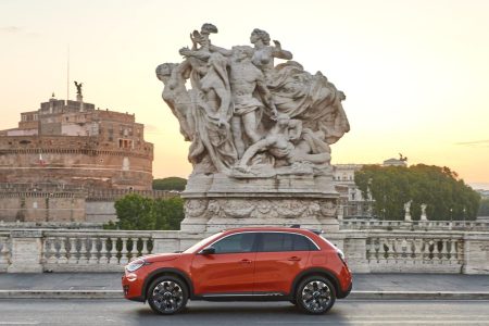 El Fiat 600 ya es oficial: crossover eléctrico con más de 400 kilómetros de autonomía