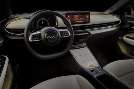 El Fiat 600 ya es oficial: crossover eléctrico con más de 400 kilómetros de autonomía