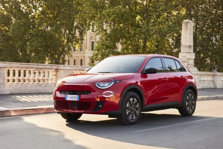 El Fiat 600 ya es oficial: crossover eléctrico con más de 400 kilómetros de autonomía