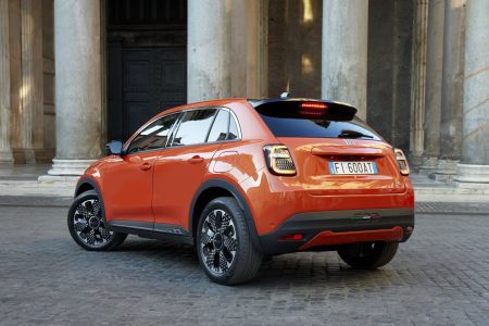 El Fiat 600 ya es oficial: crossover eléctrico con más de 400 kilómetros de autonomía