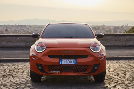 El Fiat 600 ya es oficial: crossover eléctrico con más de 400 kilómetros de autonomía