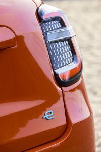 El Fiat 600 ya es oficial: crossover eléctrico con más de 400 kilómetros de autonomía
