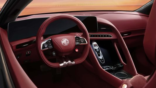 El MG Cyberster revela su interior de producción: adiós al volante "yugo"