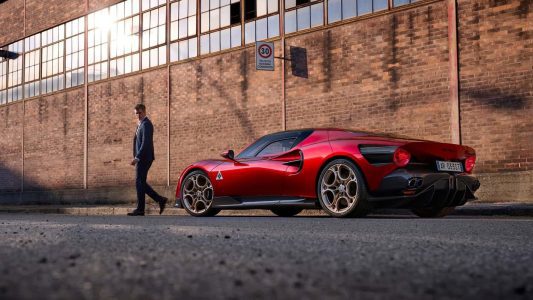 Alfa Romeo 33 Stradale: vuelve el icono en forma de tirada limitada