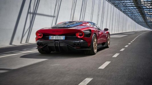 Alfa Romeo 33 Stradale: vuelve el icono en forma de tirada limitada