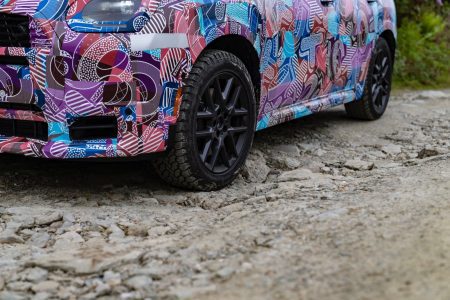 El MINI Countryman 2024 gana aptitudes fuera del asfalto: así lo demuestra