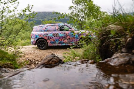 El MINI Countryman 2024 gana aptitudes fuera del asfalto: así lo demuestra