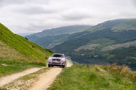 El MINI Countryman 2024 gana aptitudes fuera del asfalto: así lo demuestra