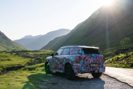 El MINI Countryman 2024 gana aptitudes fuera del asfalto: así lo demuestra