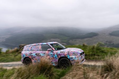 El MINI Countryman 2024 gana aptitudes fuera del asfalto: así lo demuestra