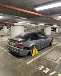 Este BMW M3 CSL lleva abandonado en un garaje británico más de 20 años: ¿qué historia esconde detrás?