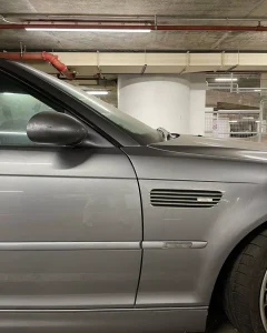 Este BMW M3 CSL lleva abandonado en un garaje británico más de 20 años: ¿qué historia esconde detrás?