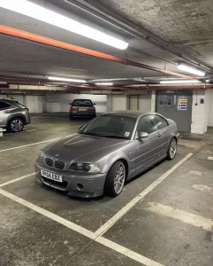 Este BMW M3 CSL lleva abandonado en un garaje británico más de 20 años: ¿qué historia esconde detrás?