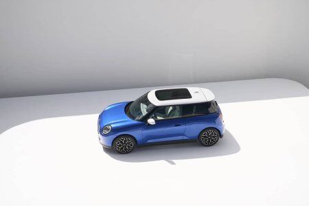 El nuevo MINI Cooper eléctrico aterriza con 402 kilómetros de autonomía