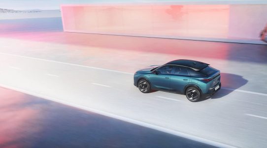 El Peugeot e-3008 llega con hasta 700 kilómetros de autonomía: uno de los eléctricos con mayor autonomía del mercado