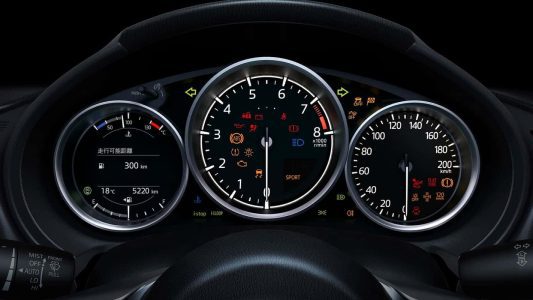 El Mazda MX-5 2024 llega con nuevo faros LED y un nuevo sistema de infoentretenimiento