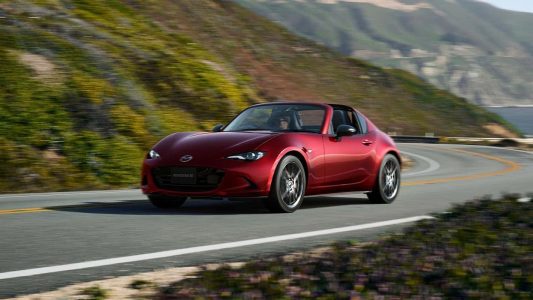 El Mazda MX-5 2024 llega con nuevo faros LED y un nuevo sistema de infoentretenimiento