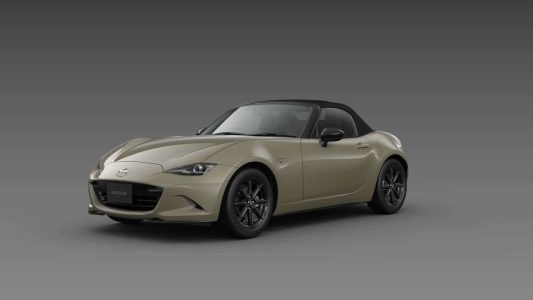 El Mazda MX-5 2024 llega con nuevo faros LED y un nuevo sistema de infoentretenimiento