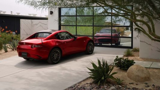 El Mazda MX-5 2024 llega con nuevo faros LED y un nuevo sistema de infoentretenimiento