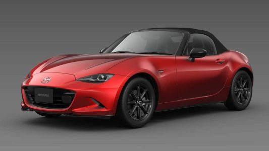 El Mazda MX-5 2024 llega con nuevo faros LED y un nuevo sistema de infoentretenimiento