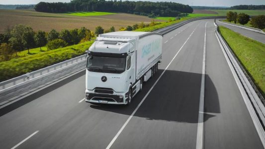 Mercedes presenta el eActros 600: así es el rival del Tesla Semi