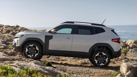 El Dacia Duster 2024 llega sin motores diésel y con un motor híbrido