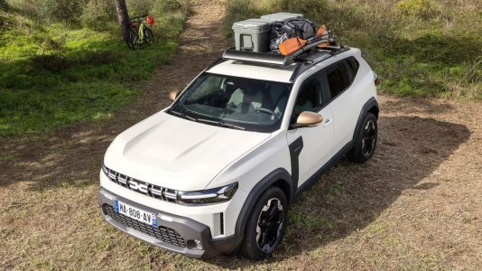 El Dacia Duster 2024 llega sin motores diésel y con un motor híbrido