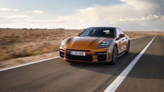 La tercera generación del Porsche Panamera llega con muchos cambios y una nueva versión híbrida enchufable