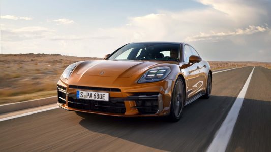 La tercera generación del Porsche Panamera llega con muchos cambios y una nueva versión híbrida enchufable