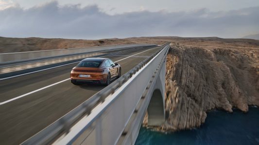 La tercera generación del Porsche Panamera llega con muchos cambios y una nueva versión híbrida enchufable