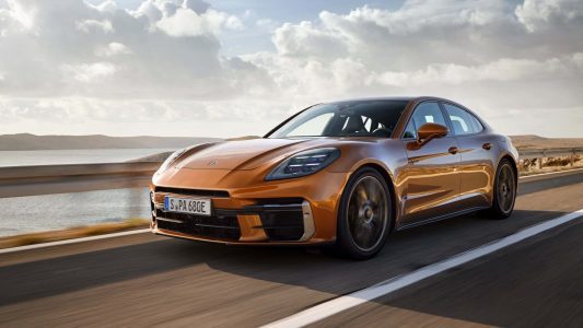 La tercera generación del Porsche Panamera llega con muchos cambios y una nueva versión híbrida enchufable